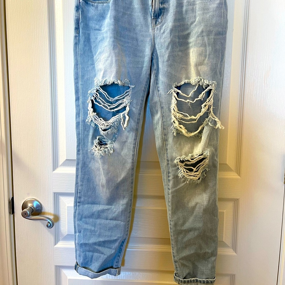 distressed Refuge boyfriend jeans size 8!